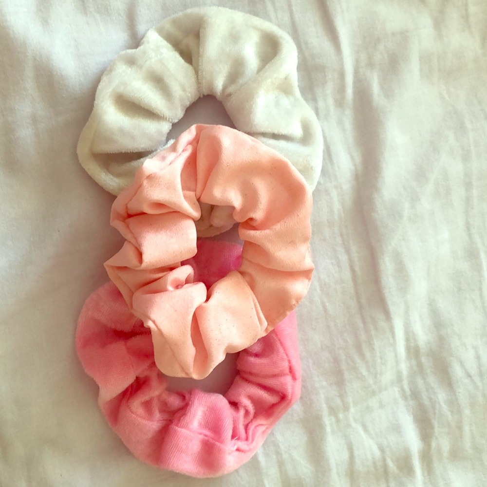 3 Scrunchies Pastel Pink